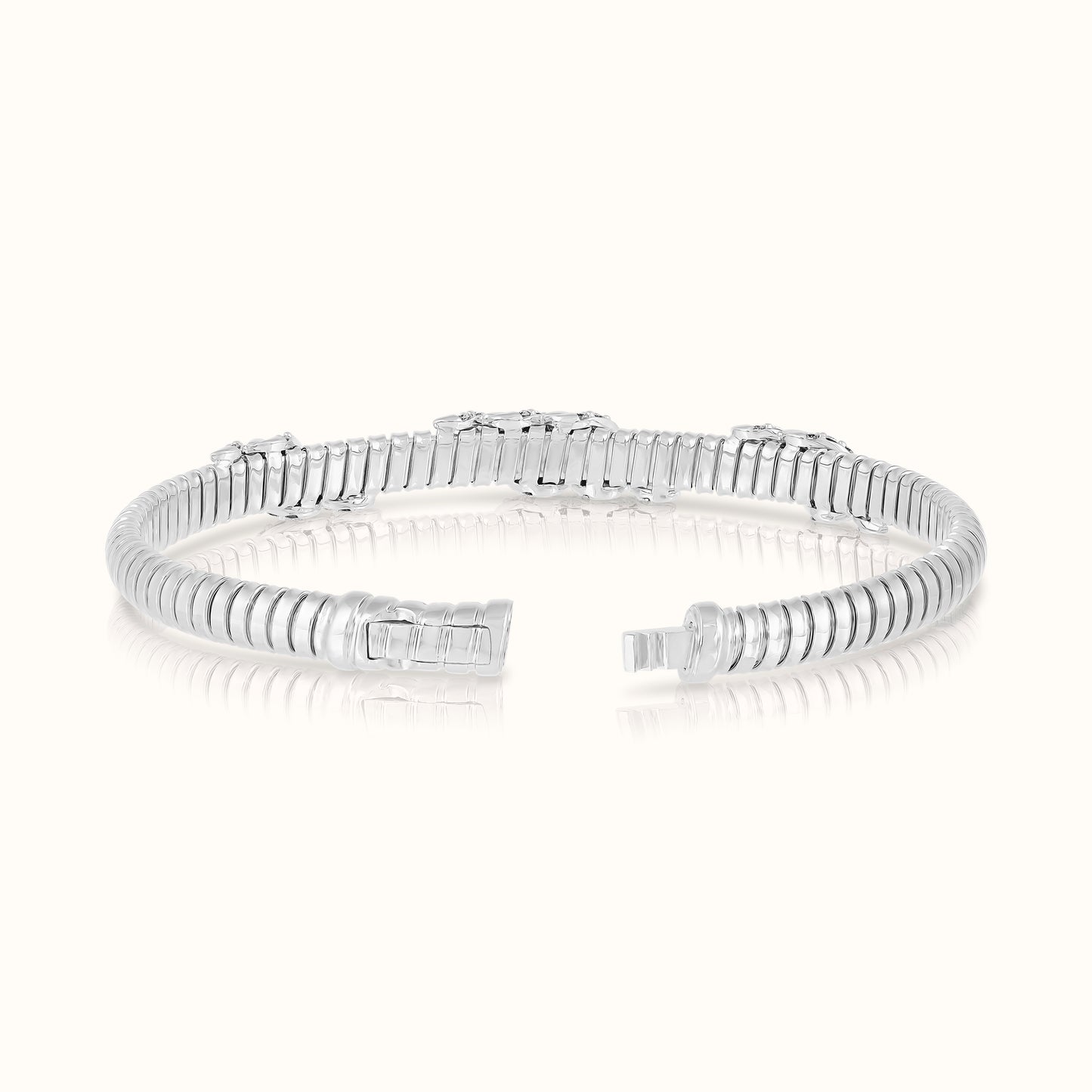 Fluted Flexible Bangle with Lab Grown Diamond Waves