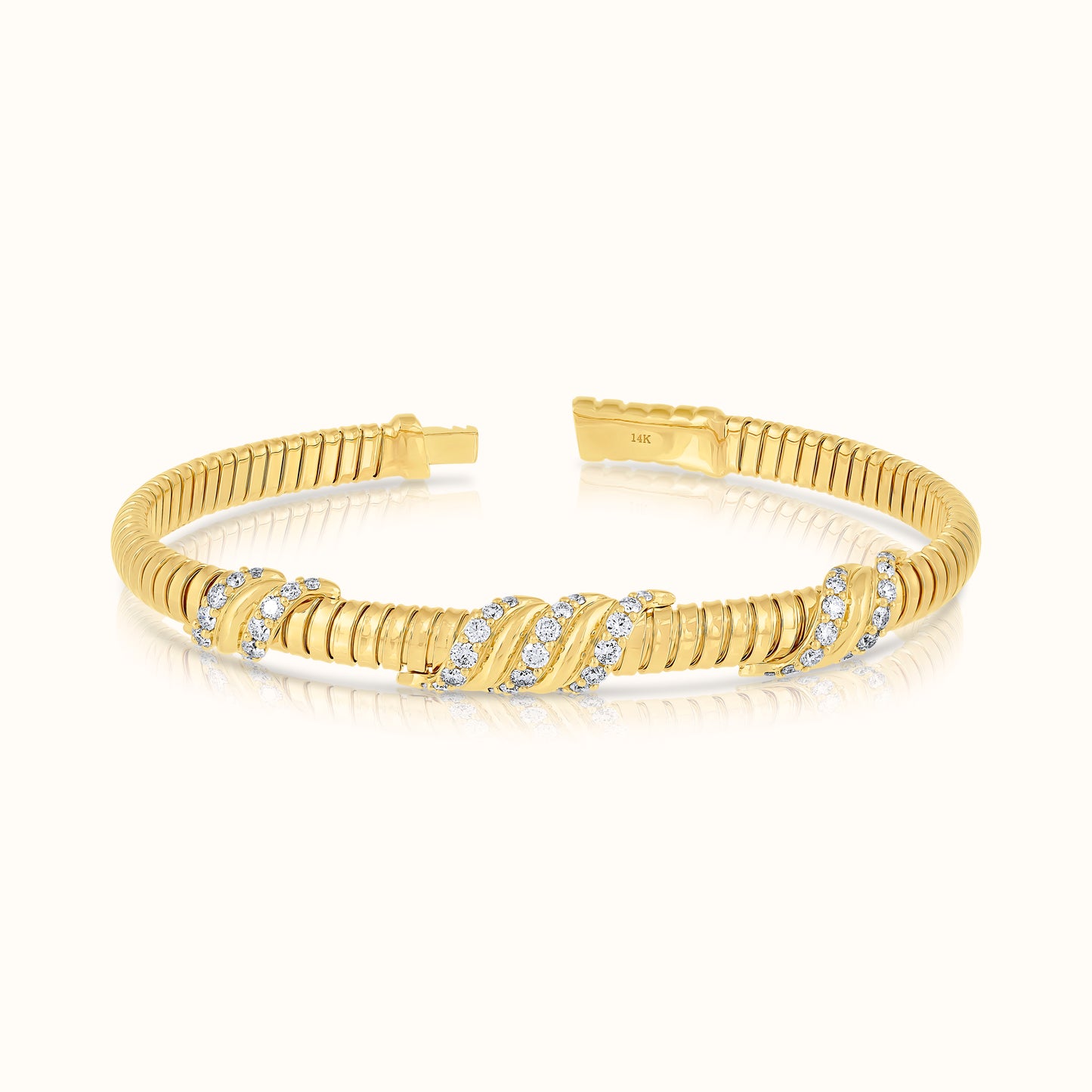 Fluted Flexible Bangle with Lab Grown Diamond Waves